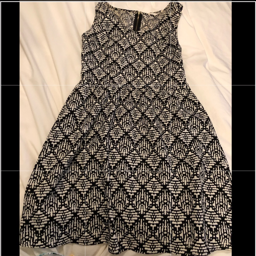 Black and white sleeveless dress